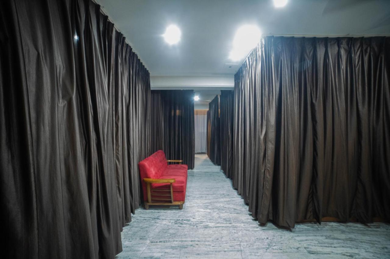 Pearl Courtyard Dormitory Benares Buitenkant foto