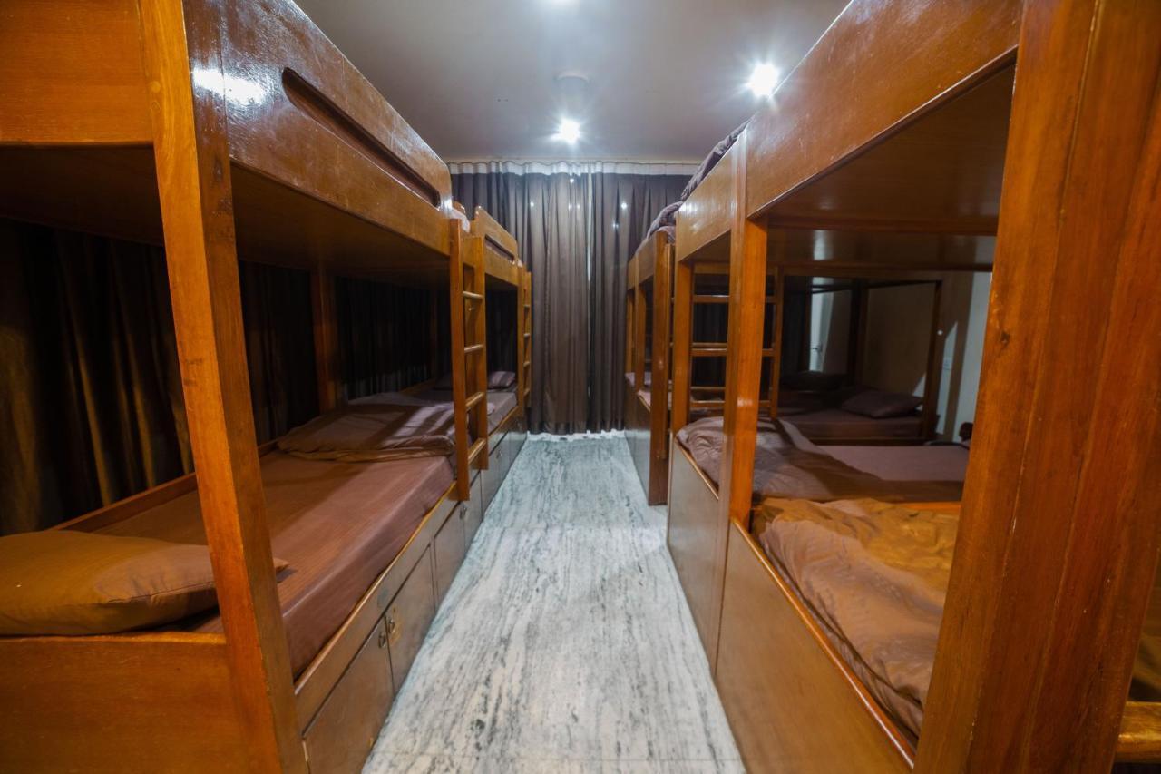 Pearl Courtyard Dormitory Benares Buitenkant foto