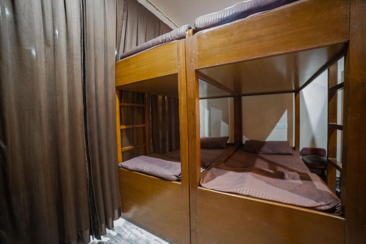 Pearl Courtyard Dormitory Benares Buitenkant foto