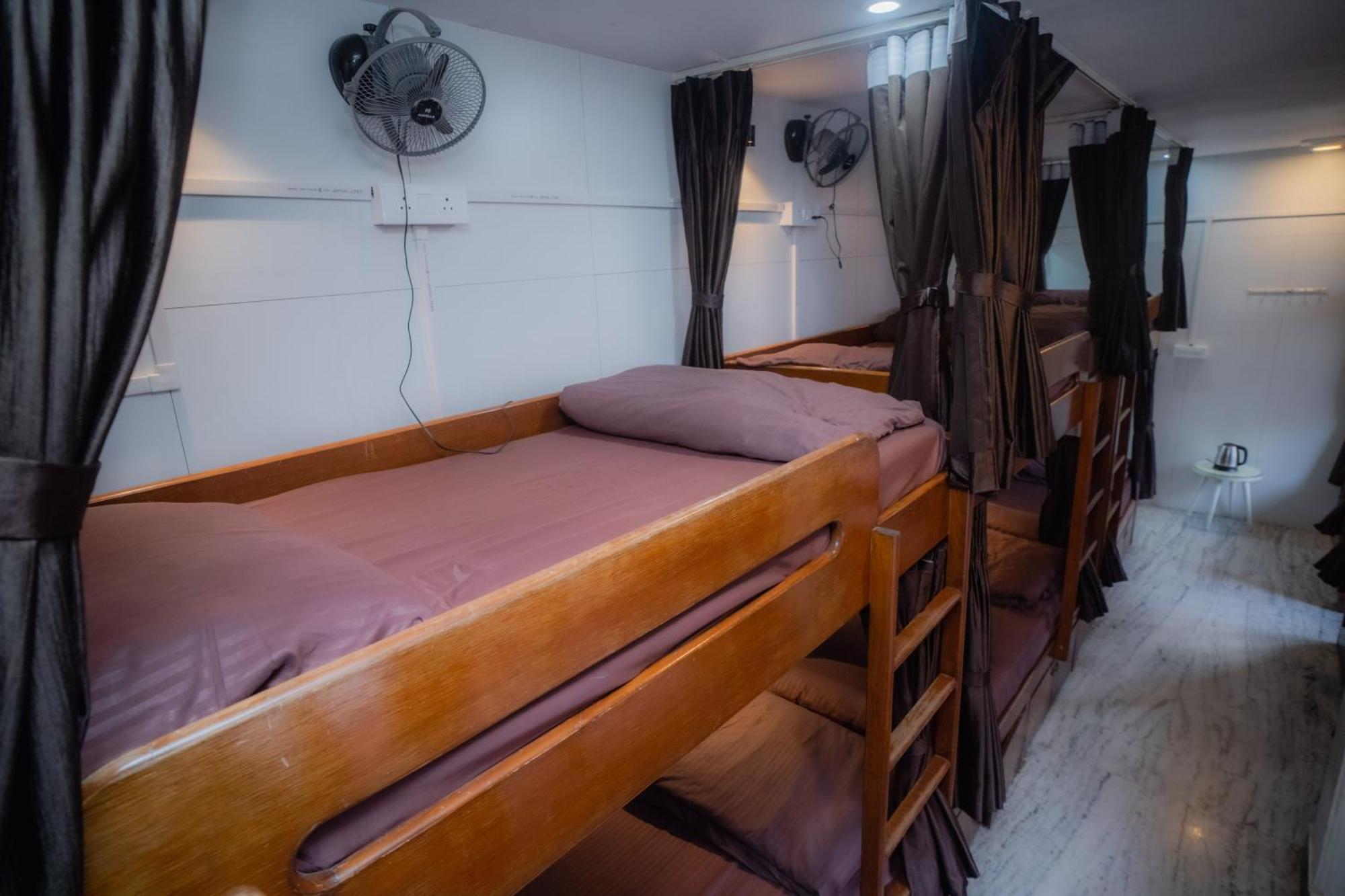Pearl Courtyard Dormitory Benares Buitenkant foto