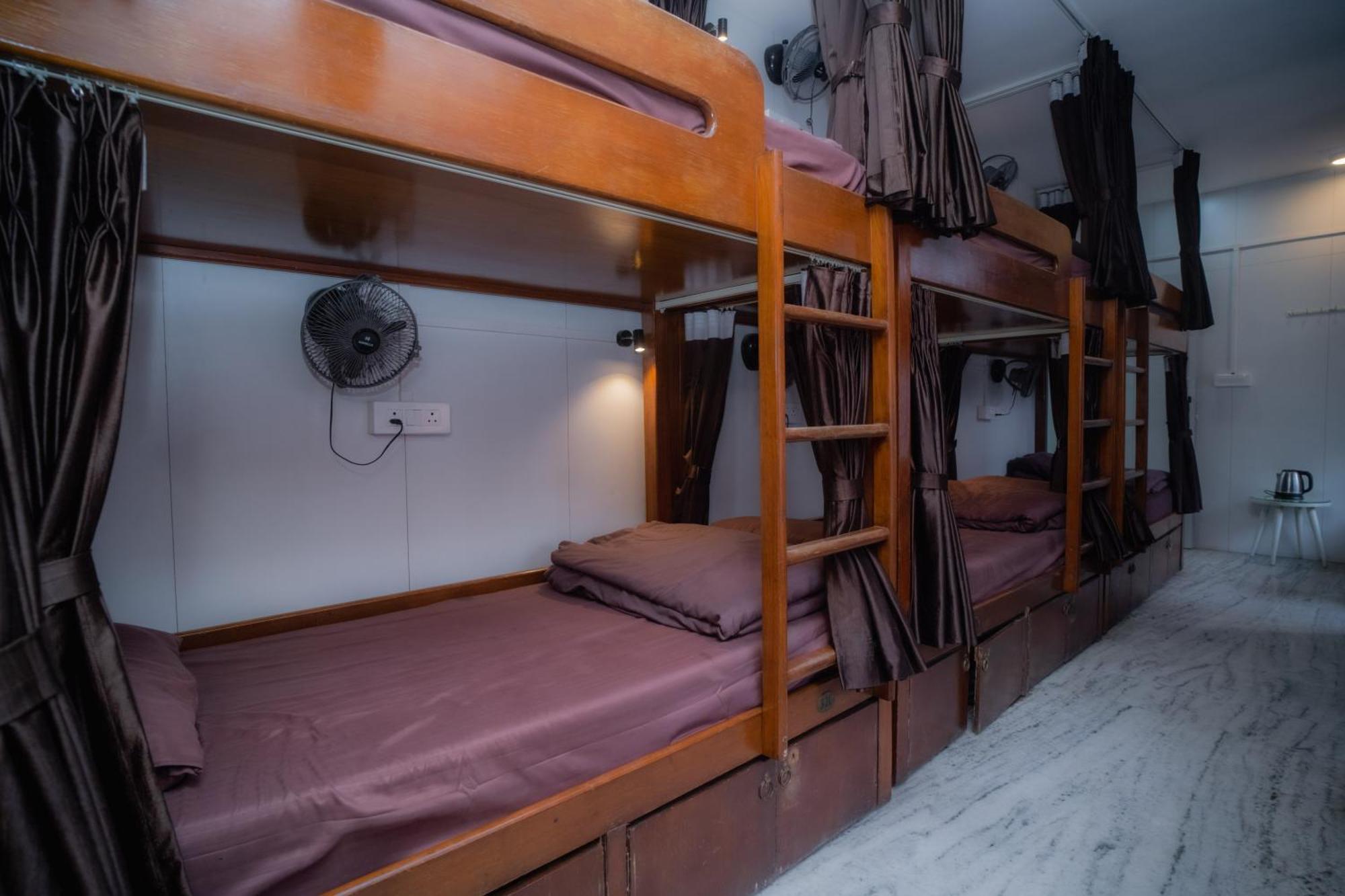 Pearl Courtyard Dormitory Benares Buitenkant foto