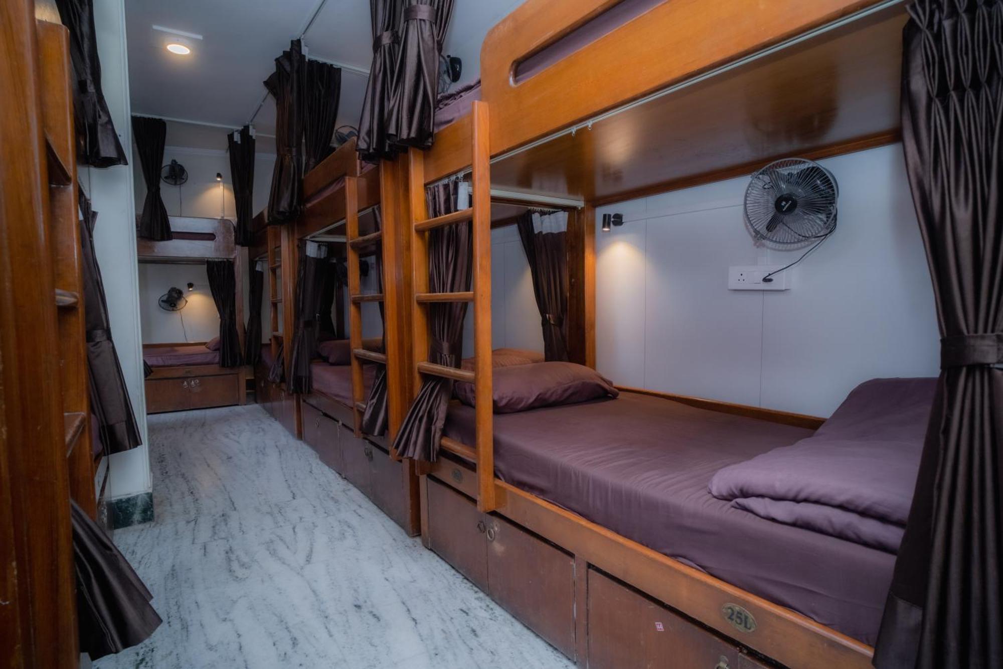 Pearl Courtyard Dormitory Benares Buitenkant foto
