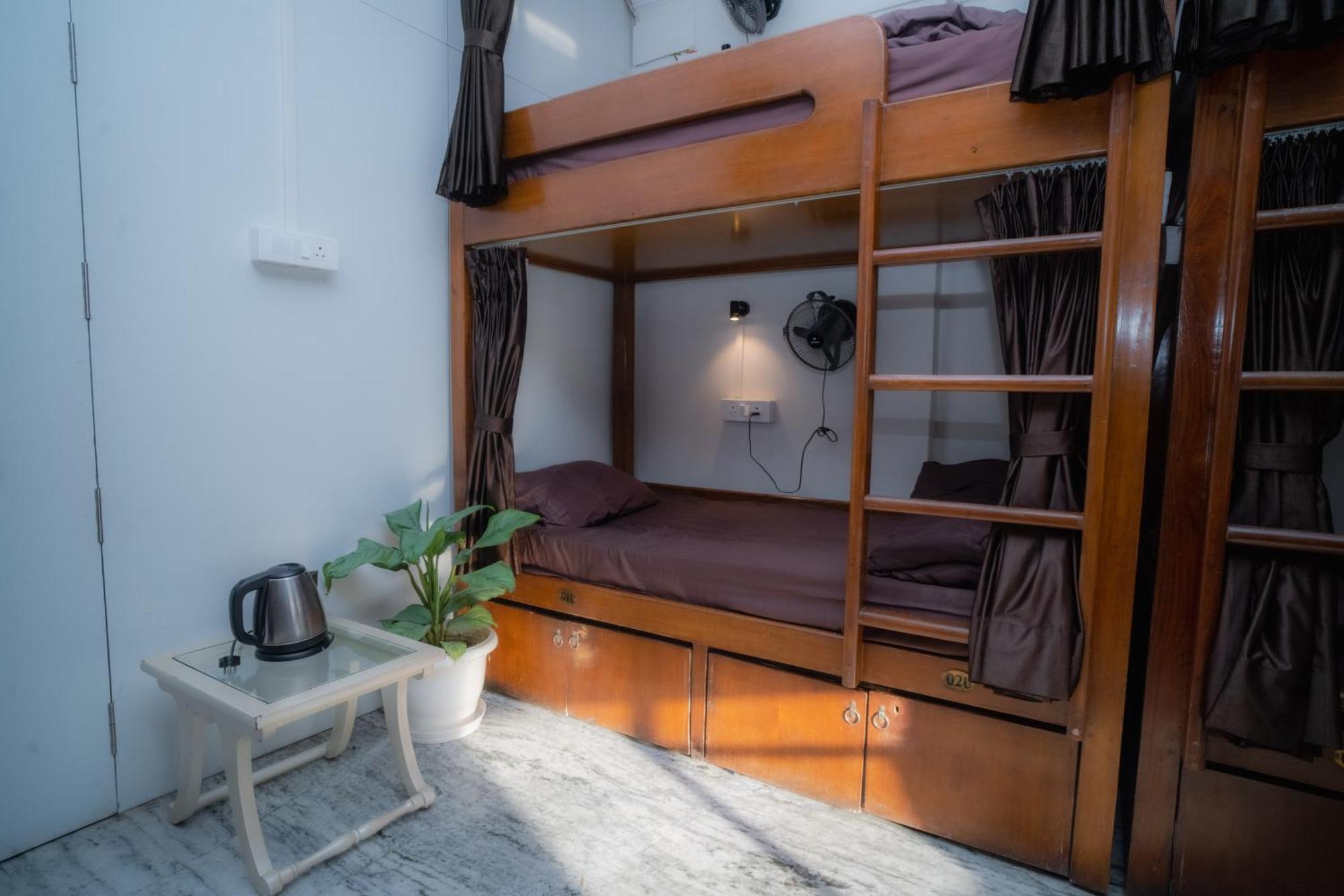 Pearl Courtyard Dormitory Benares Buitenkant foto