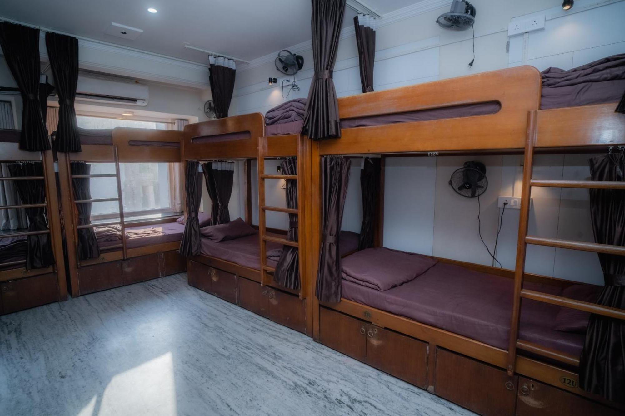 Pearl Courtyard Dormitory Benares Buitenkant foto