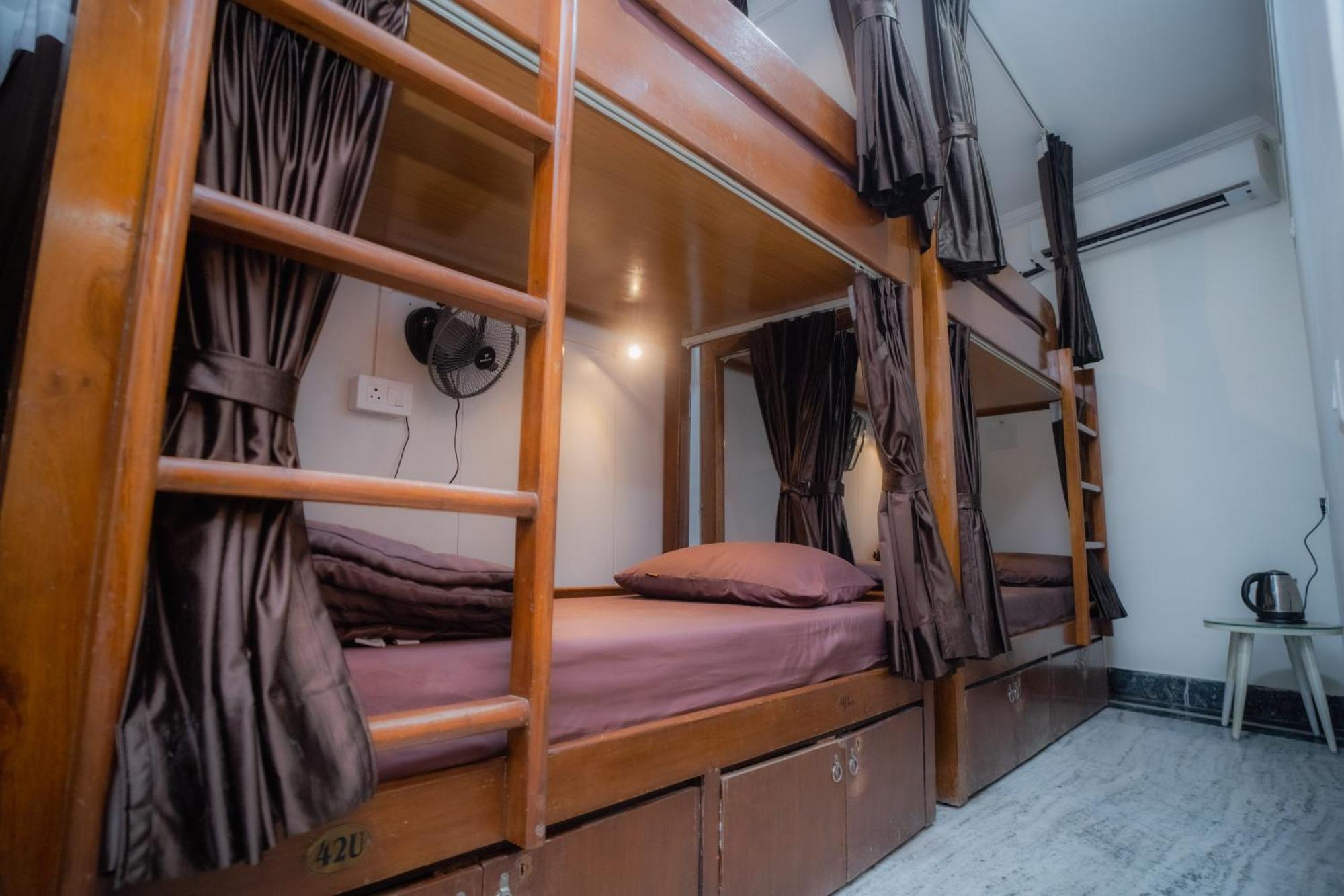 Pearl Courtyard Dormitory Benares Buitenkant foto