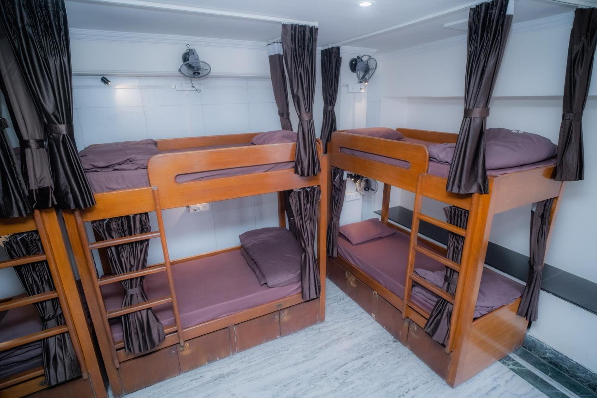 Pearl Courtyard Dormitory Benares Buitenkant foto